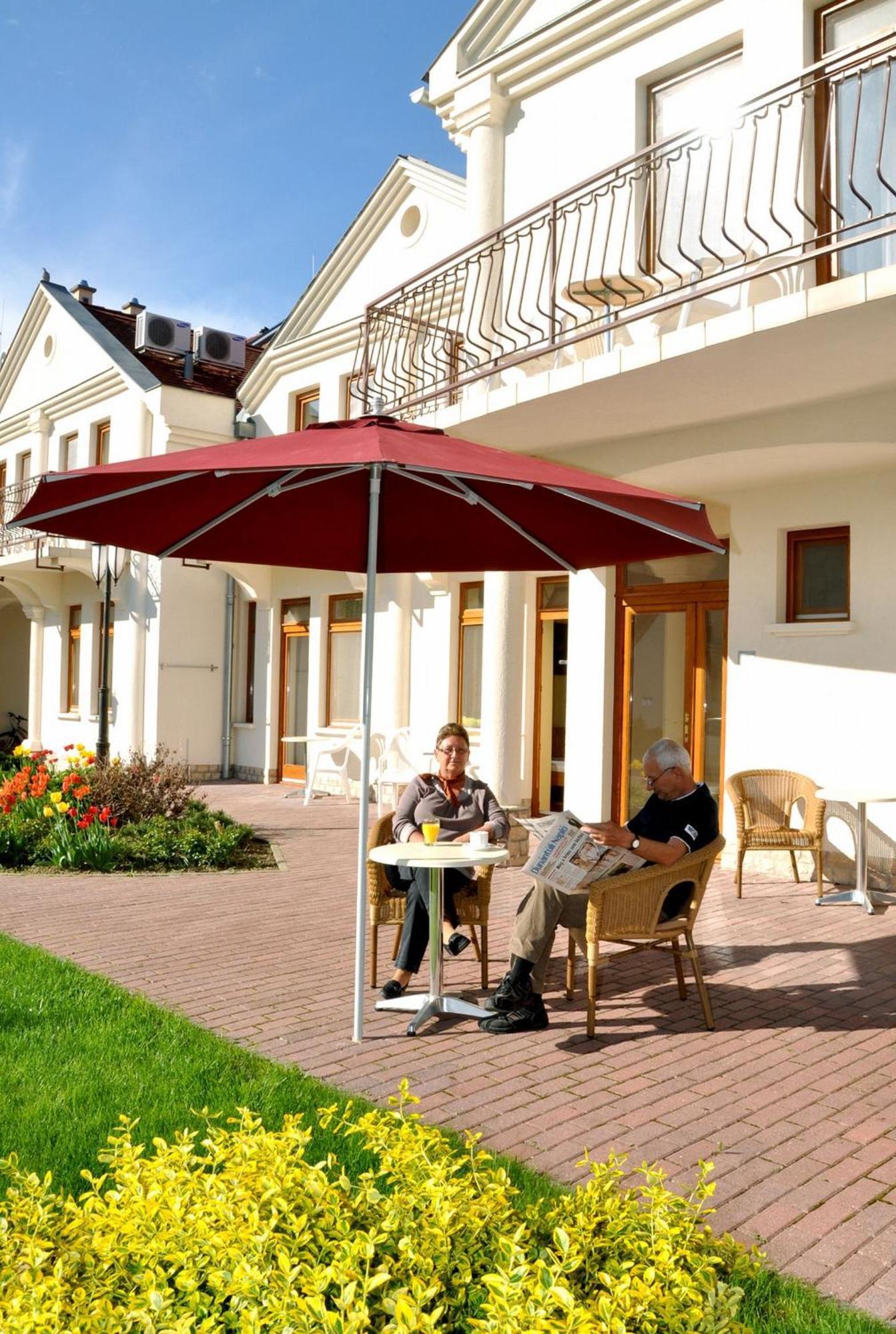 Ametiszt Hotel Harkány Exteriör bild
