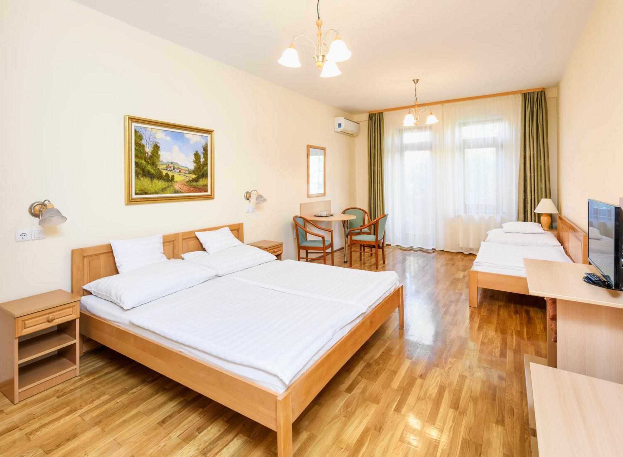Ametiszt Hotel Harkány Exteriör bild