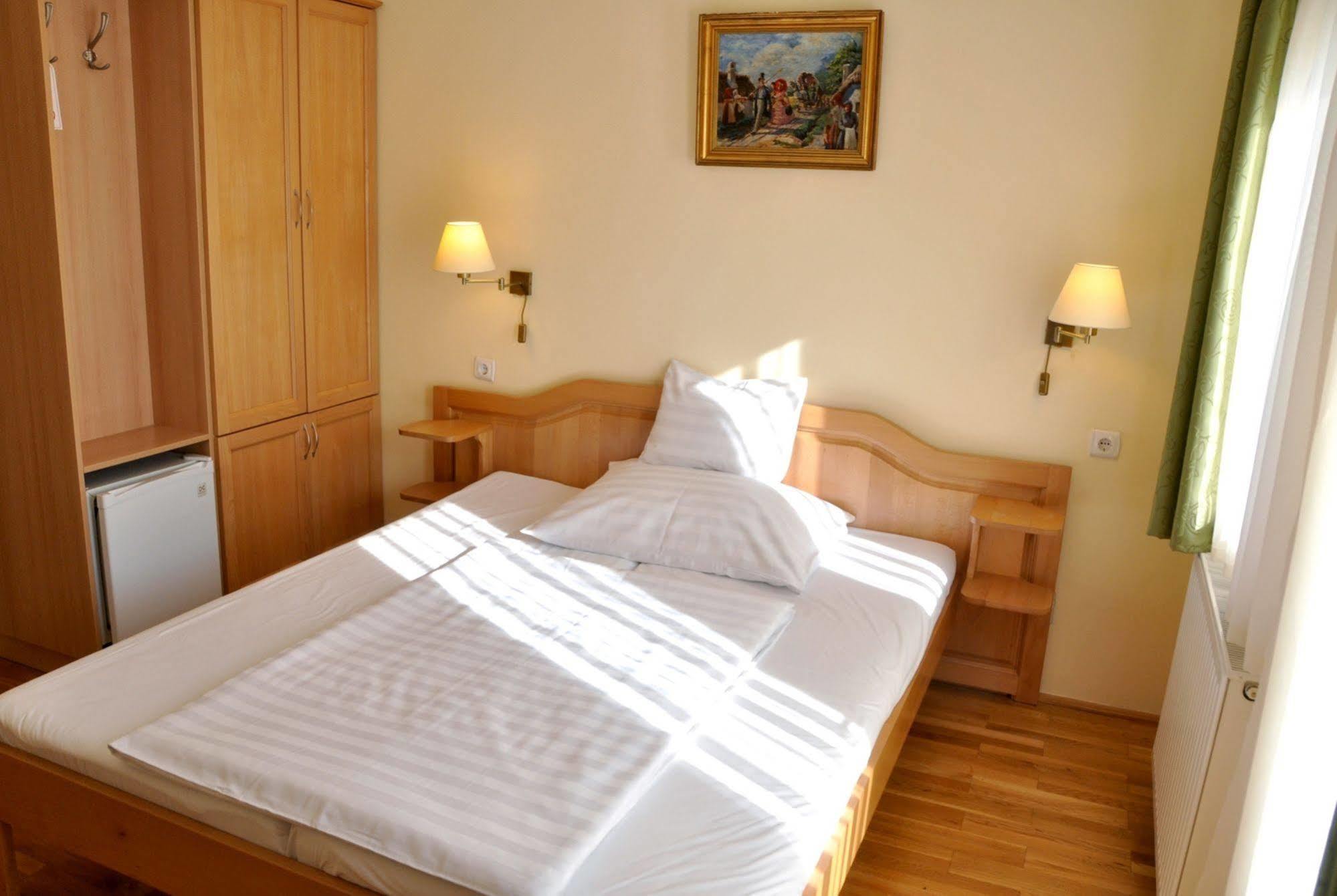 Ametiszt Hotel Harkány Exteriör bild