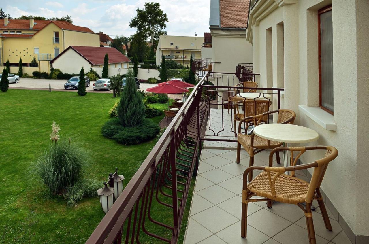 Ametiszt Hotel Harkány Exteriör bild